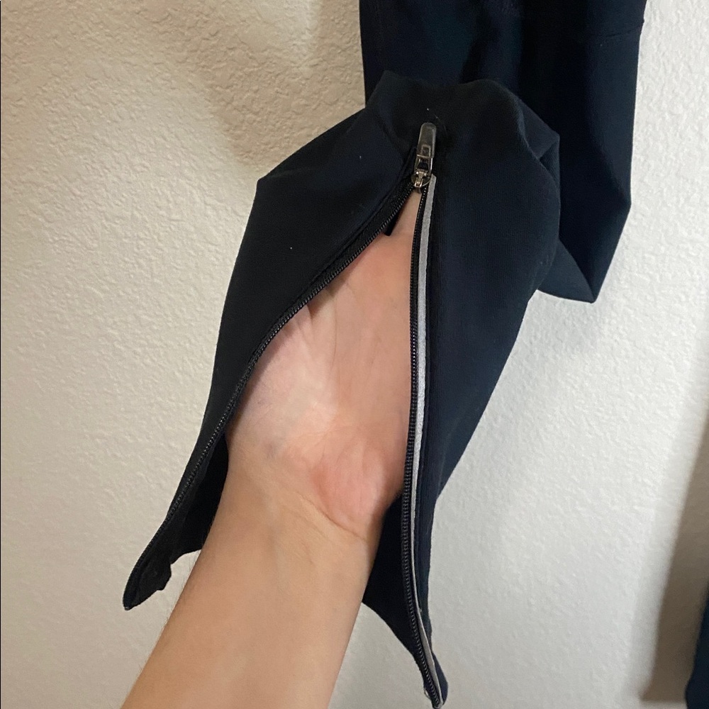 🐛Nike Dri-fit Black leggings that zip open at the bottoms of the legs! - Picture 4 of 10